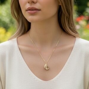 Boho Vibes Natural Conch Design Seashell Pendant Necklace